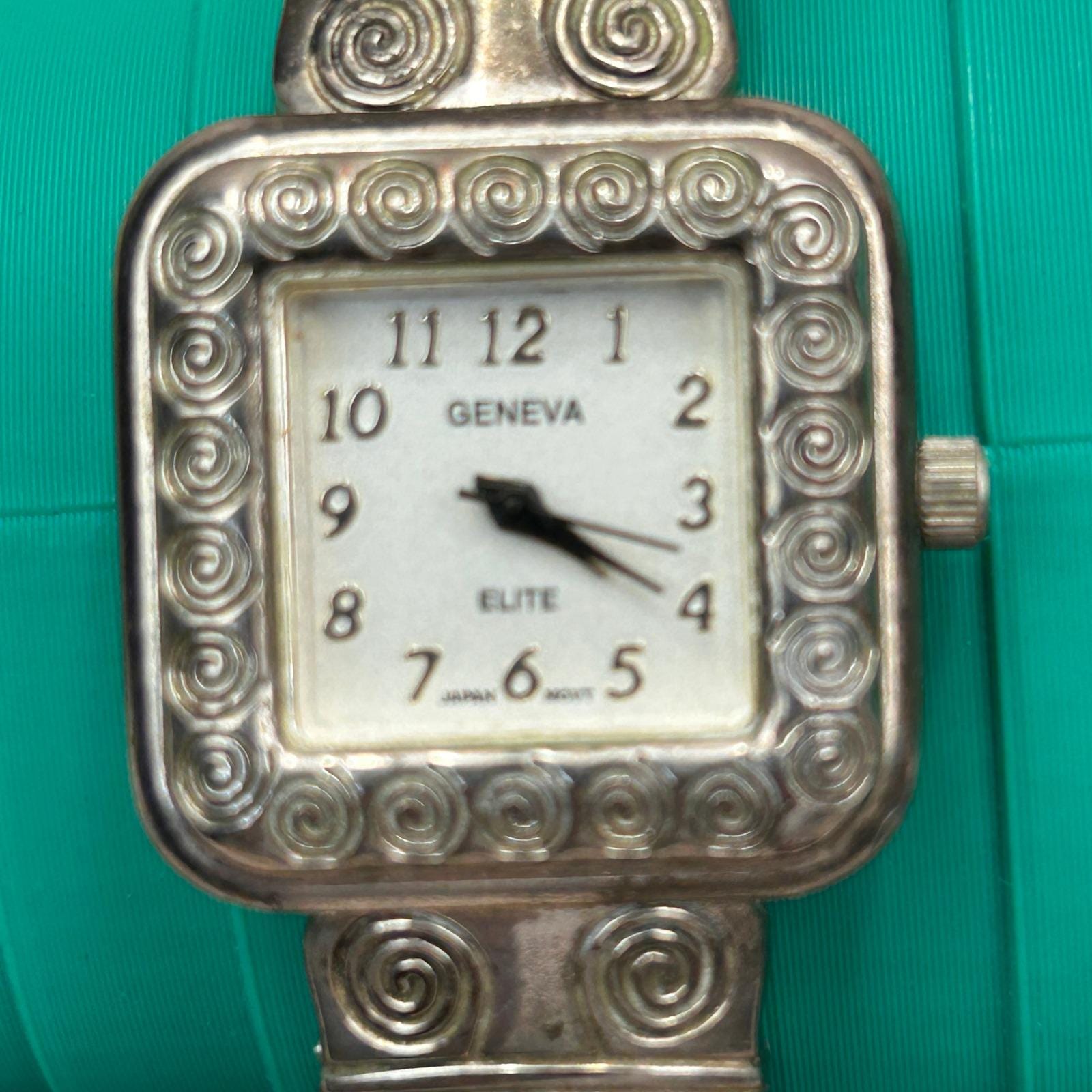 Montre-bracelet Ancienne Geneva Elite En Galets Argent - Modèle Pour Femme - Datant D'avant 1920 - Occasion