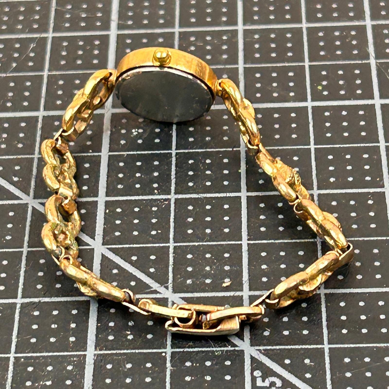 Elegance Vintage Gold Tone Roman Numeral Cocktail Watch 76  display picture 3