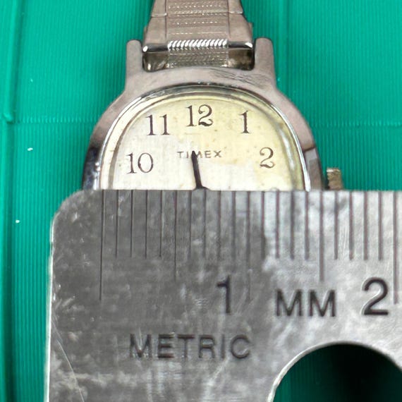 Vintage Timex Ladies Oval Watch Silver Tone Stainless Steel Mechanical Tested‎ Vintage Timex Ladies Oval Watch Silver Tone Stainless Steel  main image 3