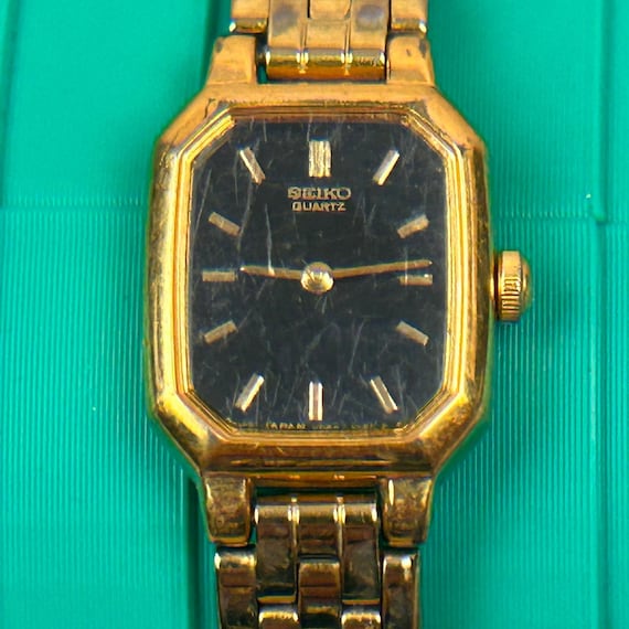 Seiko Quartz Ladies Watch Gold Tone Octagonal Black Dial V400-5608