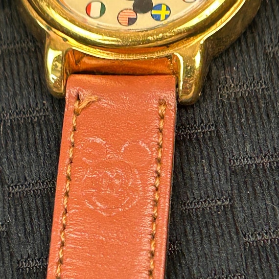 Lorus Mickey Mouse Around the World Flag Dial Gold Tone  display picture 3