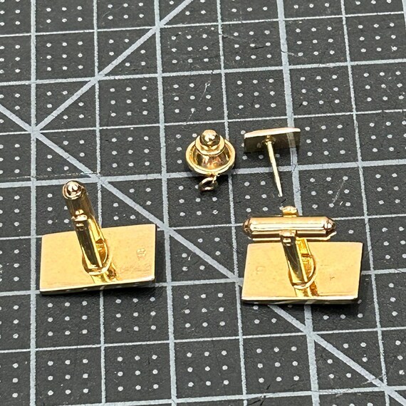Vintage Hickok USA Mens Gold Tone Brushed Geometric Cufflinks and Tie Tac Set View 2
