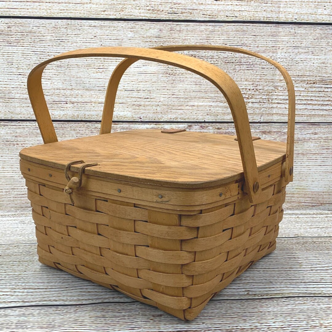 Longaberger Basket 1992 Handwoven Wooden Lid Picnic Basket Toggle