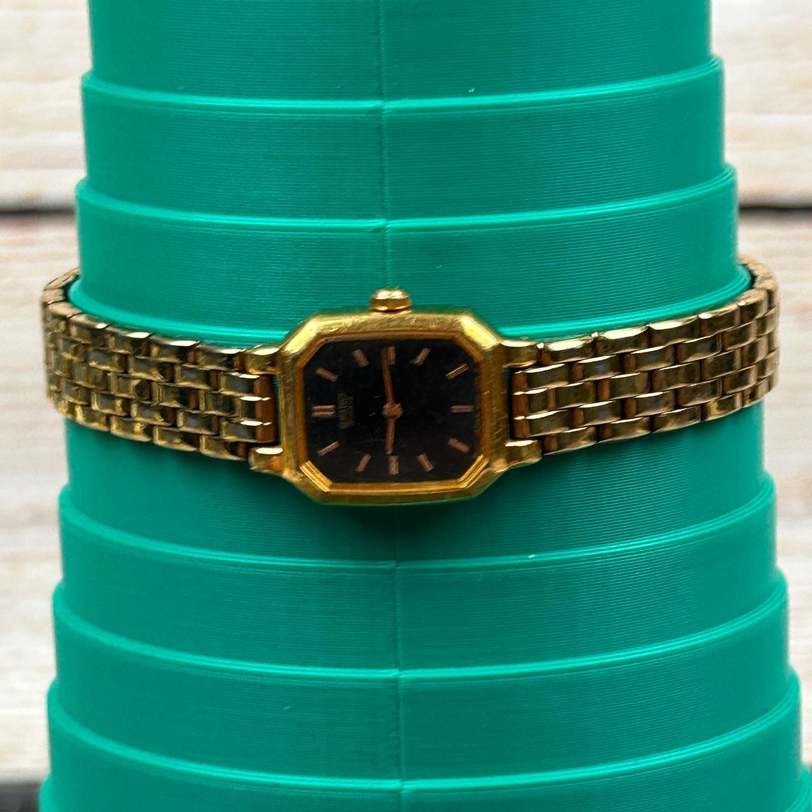 Seiko Quartz Ladies Watch Gold Tone Octagonal Black Dial V400-5608 Vintage‎ Seiko Quartz Ladies Watch Gold Tone Octagonal Black Dial  main image 4