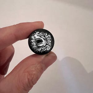 Harley custom Shark Wave seat bolt