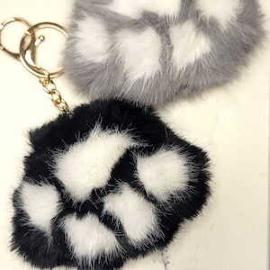 Faux fur paw keychain | Fluffy paw keychain | Plush paw keychain | Faux fur animal paw keychain | Plush paw keychain | Fuzzy Paw keychain