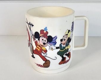 ミッキーマウスクラブのヴィンテージ 1980 年代の子供用プラスチックマグカップ。