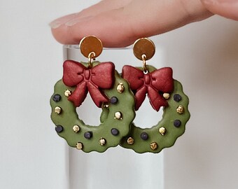 Holiday Wreaths- Merry and Bright Studs