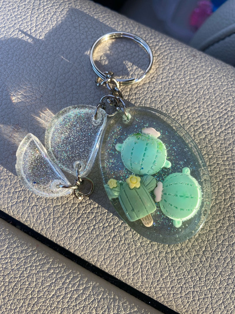 Kawaii Charm Keychains Bulk Epoxy Resin Keychains Assorted Keychains