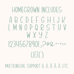 Puede incluir: Un alfabeto de fuente manuscrita en color azul verdoso claro. El alfabeto incluye letras may&uacute;sculas, n&uacute;meros, signos de puntuaci&oacute;n y s&iacute;mbolos. El texto "HOMEGROWN INCLUDES:" est&aacute; en la parte superior de la imagen. El texto "MULTILINGUAL SUPPORT &Agrave;, &Aacute;, &Acirc;, &Atilde;, &Auml;, ETC." est&aacute; en la parte inferior de la imagen.