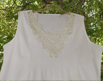 Brenda - Plus size nightgown with lace neckline, flower motif border, sleeveless