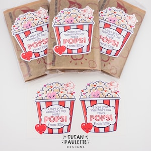 Puede incluir: Bolsas y pegatinas de palomitas para el D&iacute;a de San Valent&iacute;n. Las bolsas de palomitas tienen pegatinas con un dise&ntilde;o de contenedor de palomitas a rayas rojas y blancas. Las pegatinas dicen "&iexcl;Espero que tu D&iacute;a de San Valent&iacute;n realmente EXPLOTE! De: Ellie."