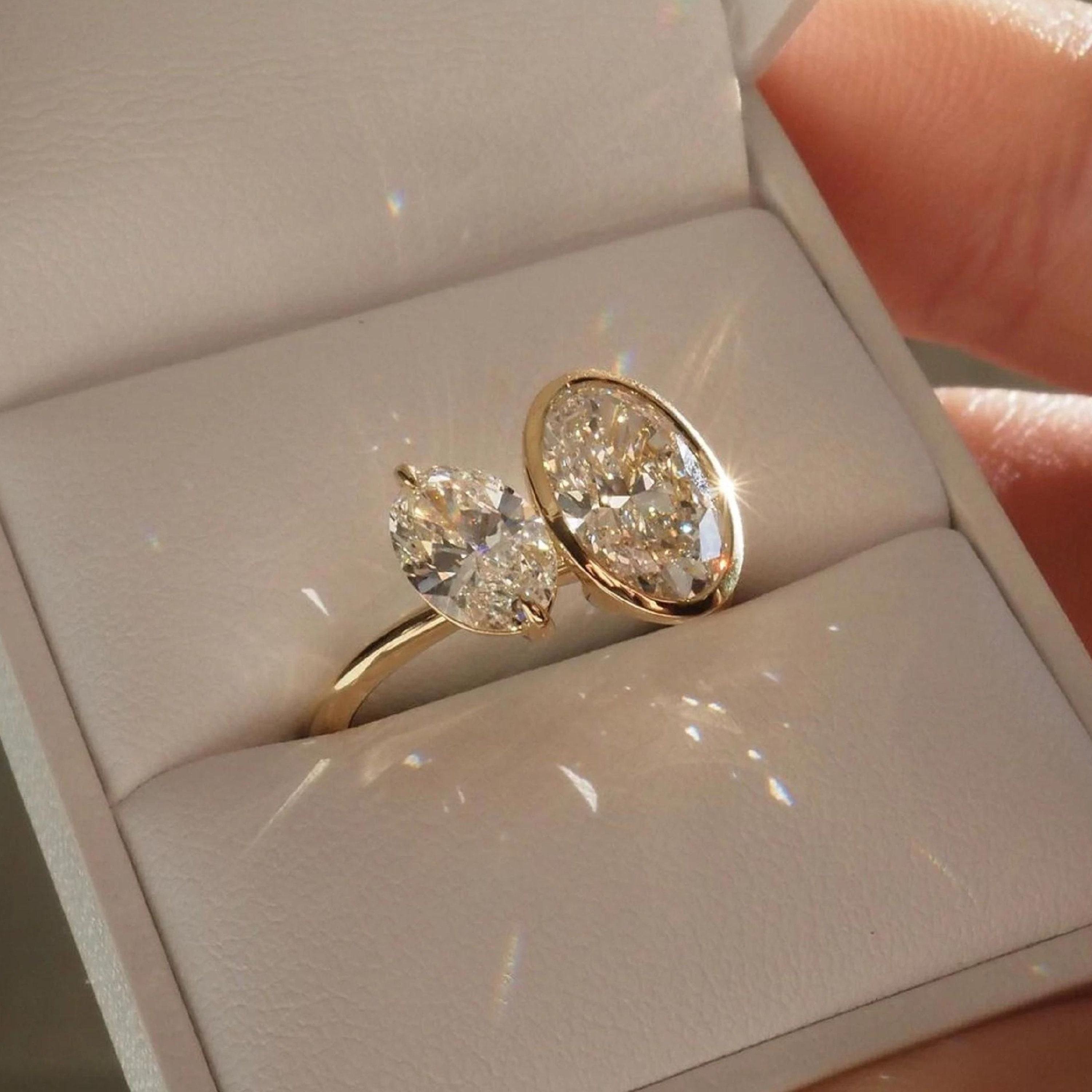 Perfect "You n I" Gold Diamond Ring • Oval VVS1 Moissanite Ring • Toi et Moi Ring • Gift for Wife • Beautiful Bezel Set Ring