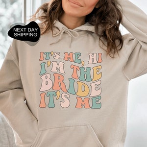 Hi Its Me Im The Bride Its Me Hoodie, Bride Hoodie, Bride Gift, Gift for Bride, Engagement Gift, Gift for Her, Wedding Gift - RM027