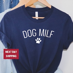 Chemise maman chien, chemise chien MILF, chemise maman chien, futur chien MILF, sweat maman chien, cadeau pour maman chien, cadeau drôle pour les amoureux des chiens, maman fourrure - FS008