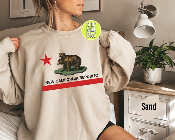 New California Republic Bear Flag Sweatshirt, Vintage Bear Hoodie, California Lover Sweatshirt Gift, Gaming Sweatshirt, Inspired Sweat-FA032