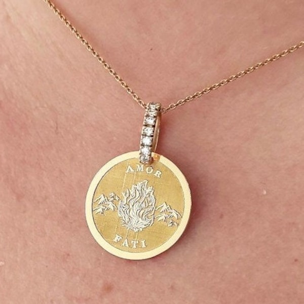 Collier Moissanite Amor Fati 14K, pendentif Memento Mori, bijoux de stoïcisme personnalisés, charme d'amour du destin, collier de philosophie de pièce d'or