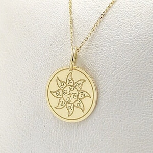 14K solid Gold Sun Anhänger, Gold keltische Sonne Halskette, personalisierter keltischer Schmuck, zierlicher Triskelion Charme, keltischer Anhänger, Sonne Halskette