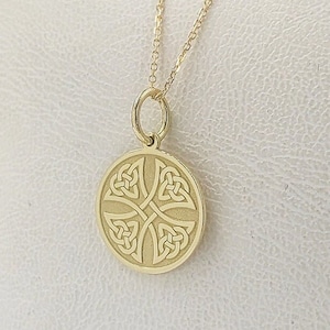 Colgante de nudo celta de oro macizo de 9 quilates, collar celta grabado, dije de cruz celta personalizado, joyería de nudo de la trinidad, colgante irlandés