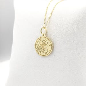 Vergulde kolibrieketting, schijf kolibrie bloemenhanger, gepersonaliseerde vogelsieraden, natuurbedel, sterlingzilveren bloemenhanger