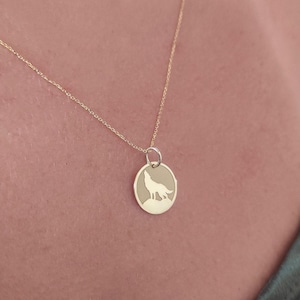 Howling Wolf Coin Pendant, Gold Plated Wolf Necklace, Personalized Wild Animal Jewelry, Wolf Charm, Wild Life Necklace, Silver Wolf Pendant