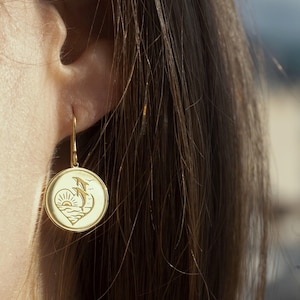 14K Solid Gold Dolphin Earrings, Dainty Dolphin Coin Earrings, Personalized Dolphin Disc Jewelry, Gold Sea Animal Earrings, Animal Jewelry