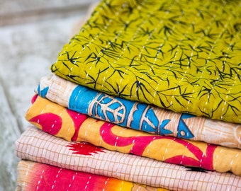 Indische Vintage Kantha Quilts zum Verkauf Boho handgemachte Sari Kantha Werfen Reversible Hippie Quilts Geschenk Baumwolldecken Kundgebung