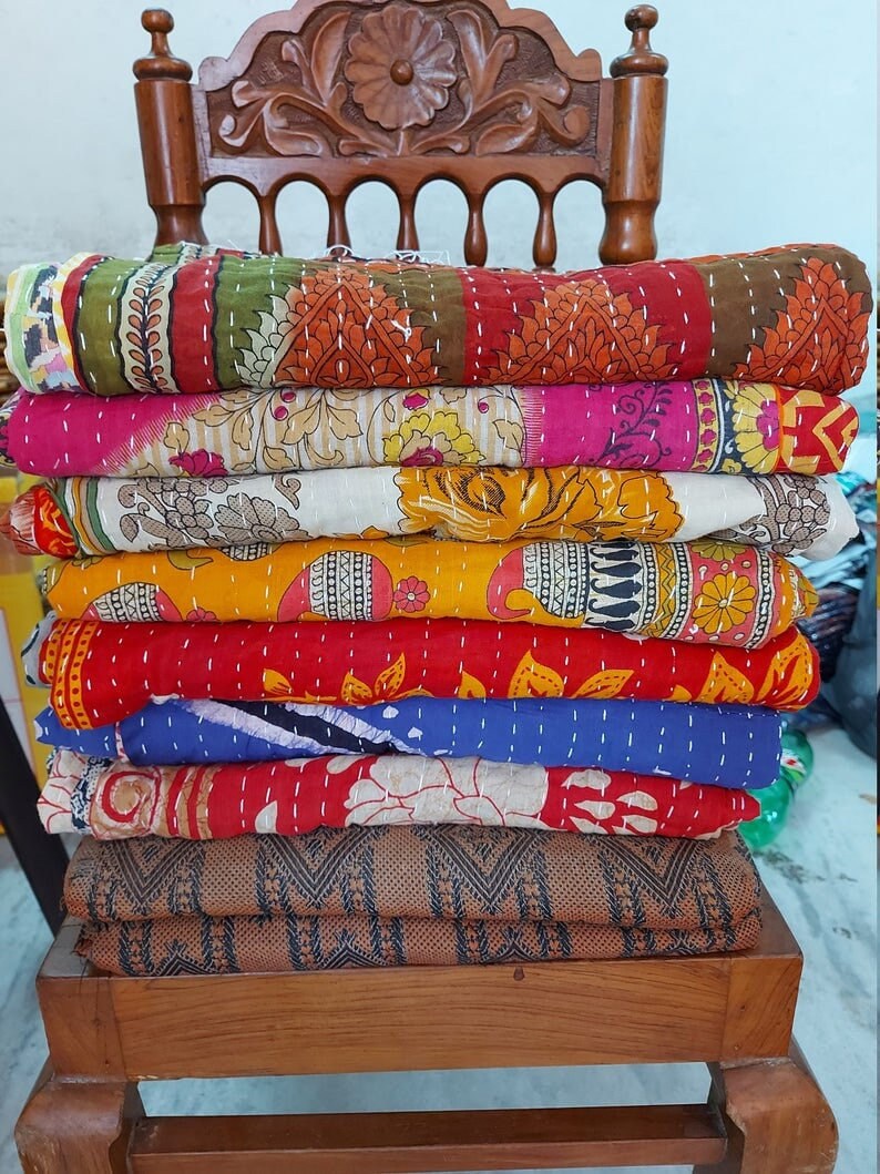 Lote al por mayor de edredones Kantha vintage indios a la venta Boho hecho a mano Sari Kantha Throw edredones hippie reversibles mantas de algodón de regalo imagen 8