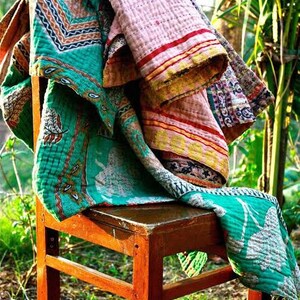 Wholesale Lot indischen Vintage Kantha Quilts zum Verkauf Boho handgemachte Sari Kantha Werfen Reversible Hippie Quilts Geschenk Baumwolldecken Bild 5