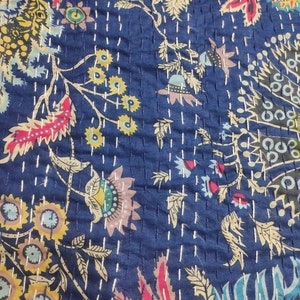 Cotone floreale indiano serigrafato Kantha Quilt Queen Coperta coperta fatta a mano Boho Queen Copriletto blu Kantha Lenzuolo Decor Coperte immagine 3