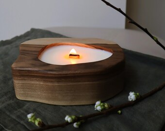 Vela crepitante de cera de soja natural hecha a mano en cuenco de madera de nogal con opciones de aroma y sin fragancia para estilos japonés, escandinavo y rústico.
