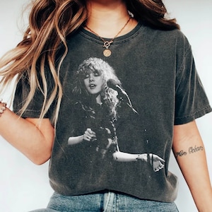 Vintage Stevie shirt,Stevie Graphic shirt,Fleetwood Mac Vintage Band Music T-shirt,Gift For Fans,Don't be a lady be a legend Shirt