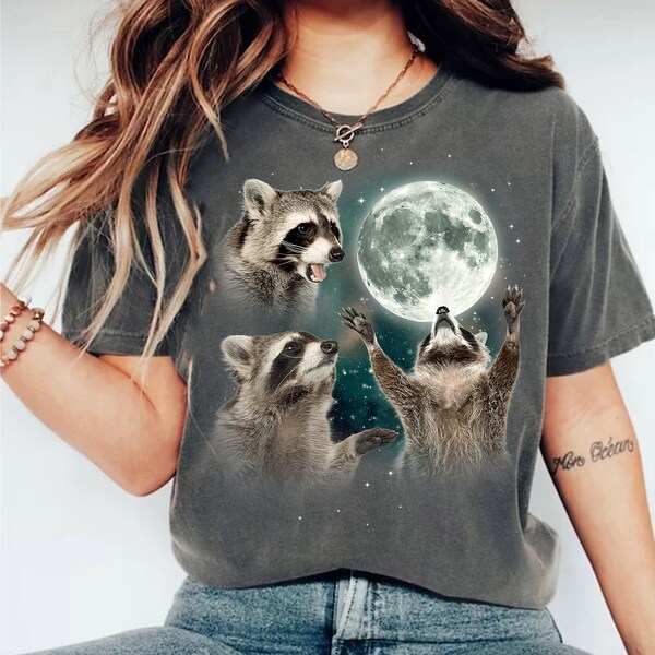 Retro Raccoon howling at the moon shirt,Cute Animals Raccoon Lover,Funny Raccoon With Moon comfort colors shirt,Racoon Meme Gift