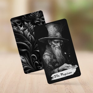 Zwarte tarotkaarten, zwarte tarotkaarten, tarotkaarten met houtskooltekening, donkere tarotkaarten, donkere tarotkaarten, tarotkaarten voor beginners, tarotkaarten voor beginners, RSW-tarotkaarten