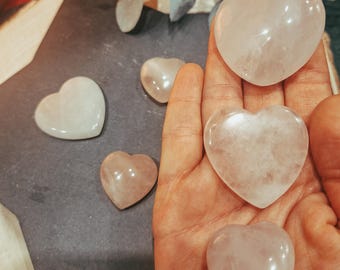 Rosenquarz Herzen | Liebe | Handschmeichler | spirituelle Geschenke | Selbstliebe | fair und ethisch | verschiedene Größen