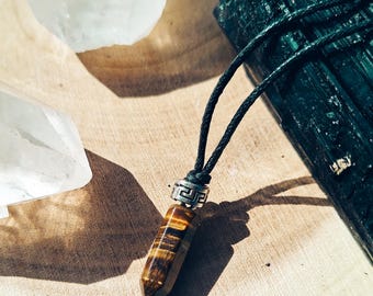 Tigerauge / Aventurin Kristall Halskette mit Mäander-Perle – Schutz und Stärke oder Ruhe und Harmonie – Edelstein Anhänger boho Geschenk