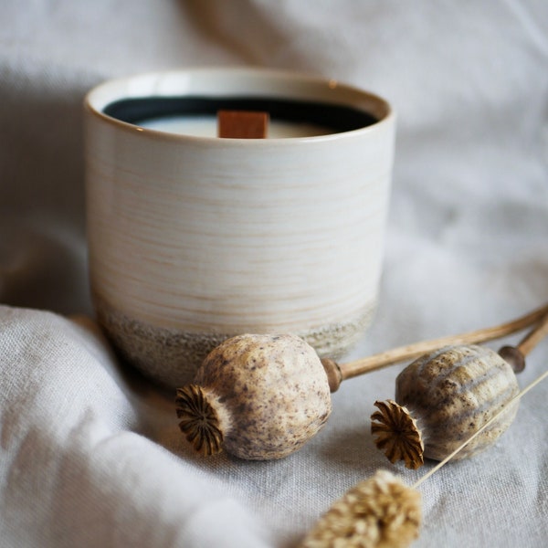 Geurkaars met houten lont (wooden wick) in keramiek met 100% essentiële oliën VEGAN