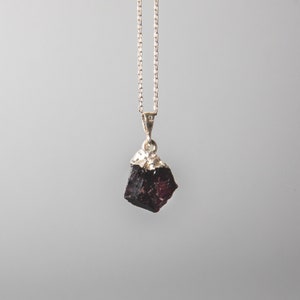Dainty Raw Garnet, January Birthstone Minimal Gemstone Necklace in 925 Sterling Silver | Natural Gemstone Jewelry