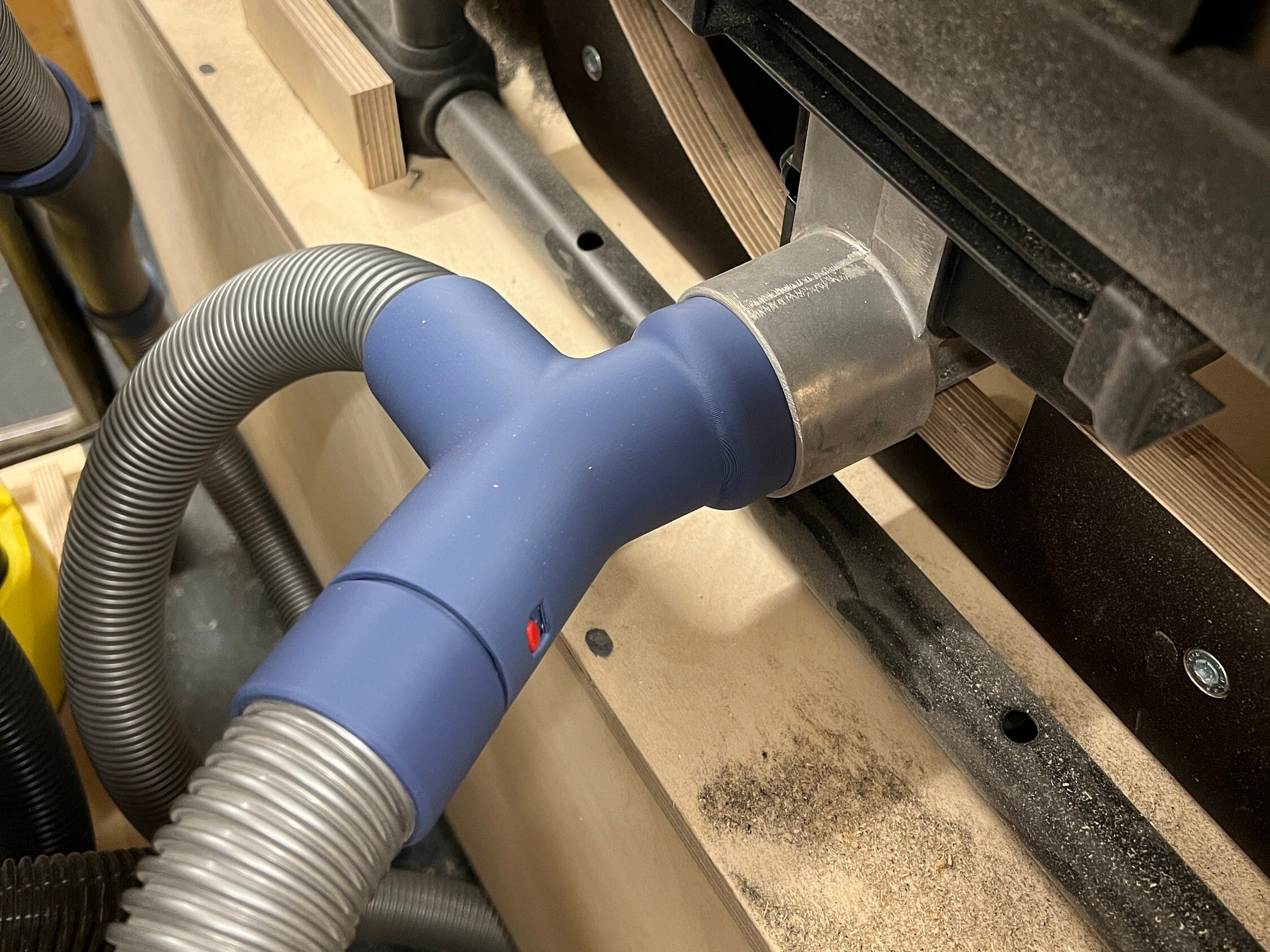 Extraction adapter table saw Dewalt 7492 Y-adapter with Bosch Professional C35 mount STL file download