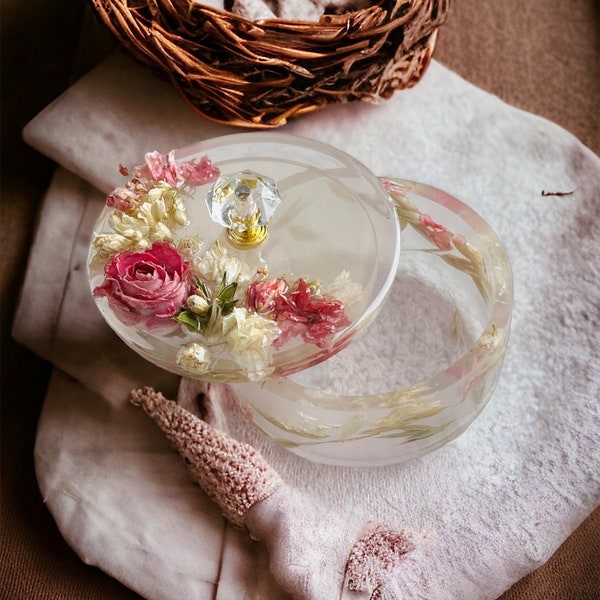 Schmuckkästchen aus Epoxidharz Handgefertigt mit natürlichen Blumen / Aufbewahrungskästchen / Epoxidart / Schmuck / Unikat / Echte Blumen