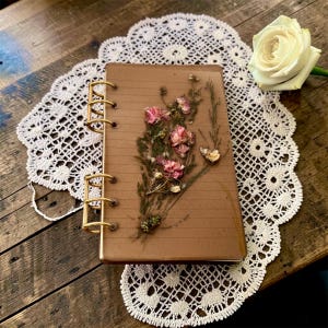 Quaderno in resina con fiori secchi / Diario A6 fatto a mano / Regalo per scrittori.