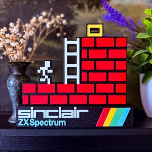 Peut inclure: Panneau en bois rustique avec l'inscription "Welcome to our home" en lettres blanches. Le panneau présente une finition vieillie et un design simple et accueillant, idéal pour un porche ou une entrée.