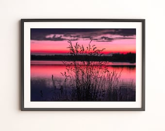 Impresión fotográfica del atardecer en el lago: Paisaje con cielo rosa (descarga digital)