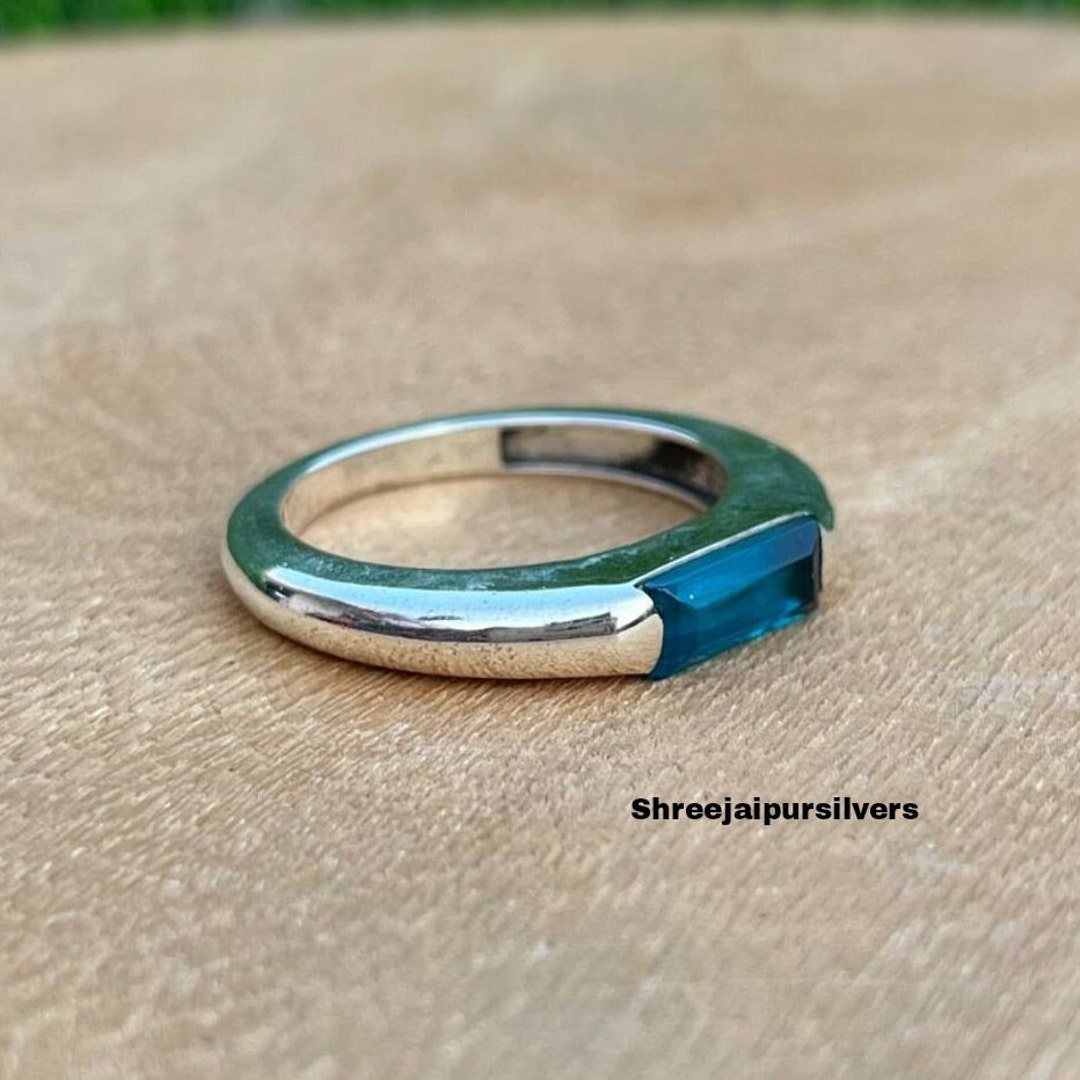 Silver Signet Ring Round Moshi Blue - Orbis