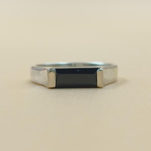 Schwarzer Onyx Siegelring aus Sterlingsilber: Handgemachter Unisex-Ring