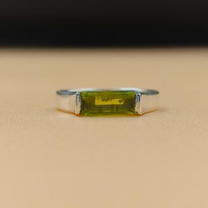 Peridot Signet Ring: 925 Sterling Silver Green Gemstone