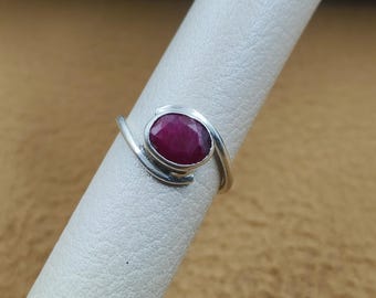 Anel de Rubi Rosa, Anel em Prata 925, Anel Feito à Mão, Anel com Corte Oval, Presente de Casamento, Anel com Gema Vermelha, Presente de Natal, Anel Feminino