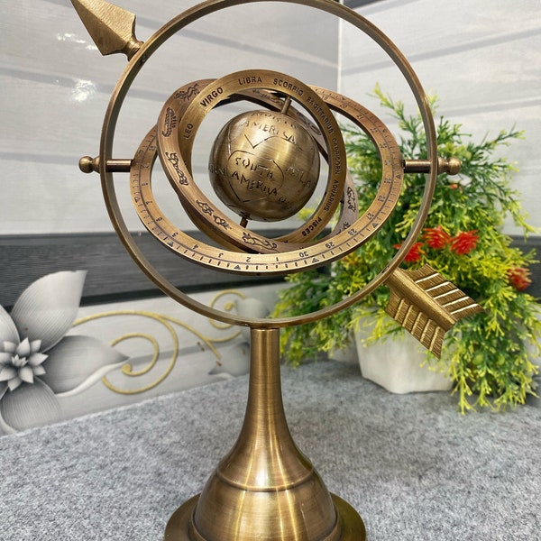 Globe de bureau en laiton massif I Plateau de table Globe terrestre armillaire décor laiton I Astrolabe maritime marin gravé Globe, globe signes stellaires