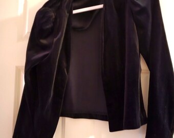 Boston Maid velvet short waist blazer