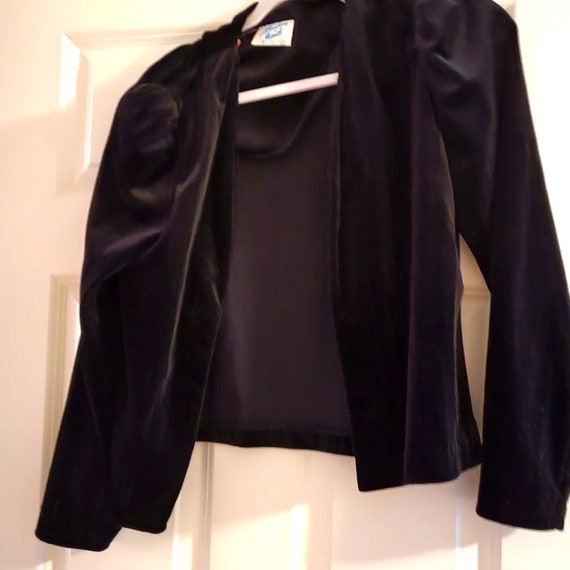 Boston Maid velvet short waist blazer - image 1